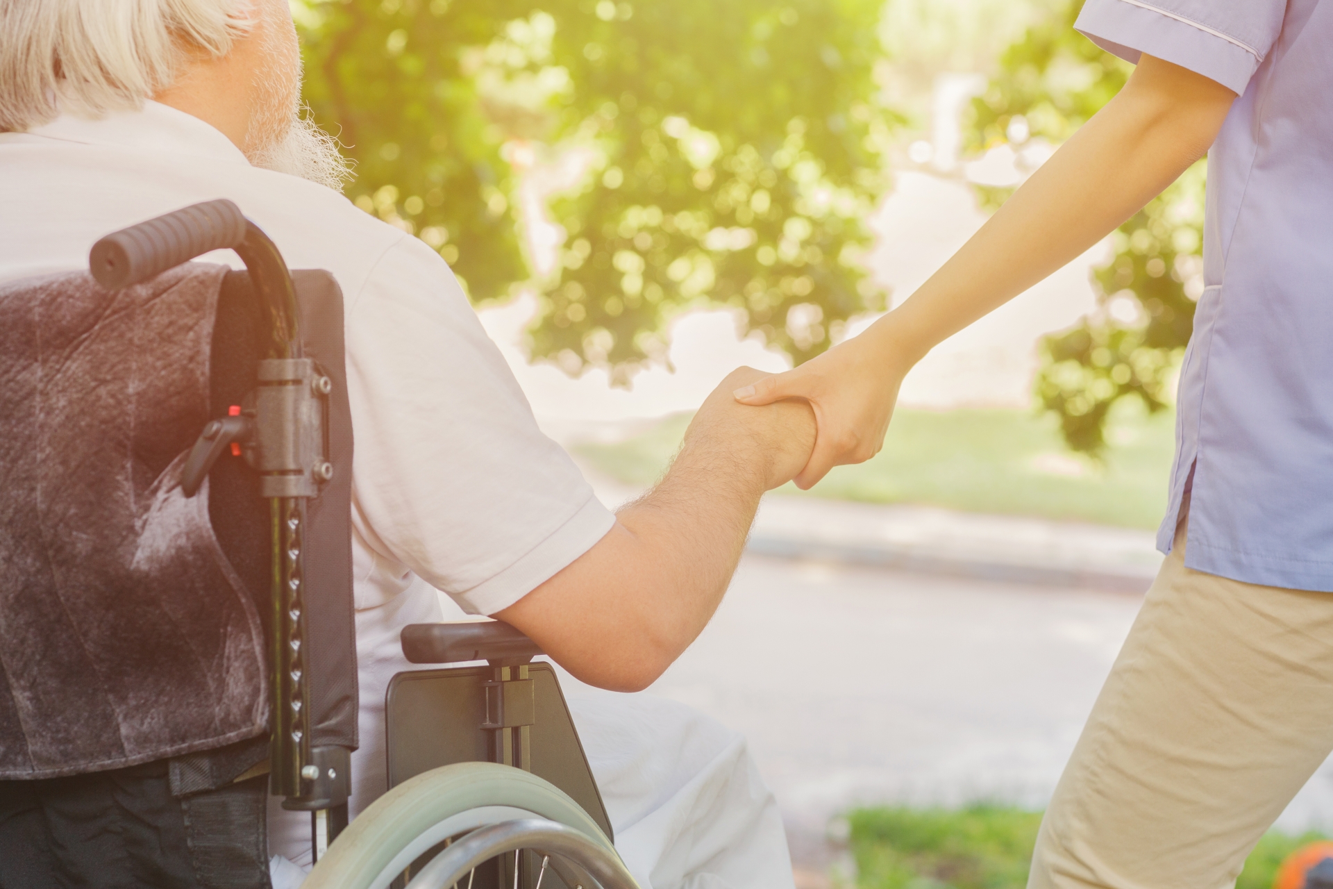 株式会社まんてんでは、富山県中新川郡立山町を拠点にデイサービス、訪問介護、ヘルパーステーション、居宅介護支援事業所、サービス付き高齢者向け住宅などの福祉サービスを展開しています。