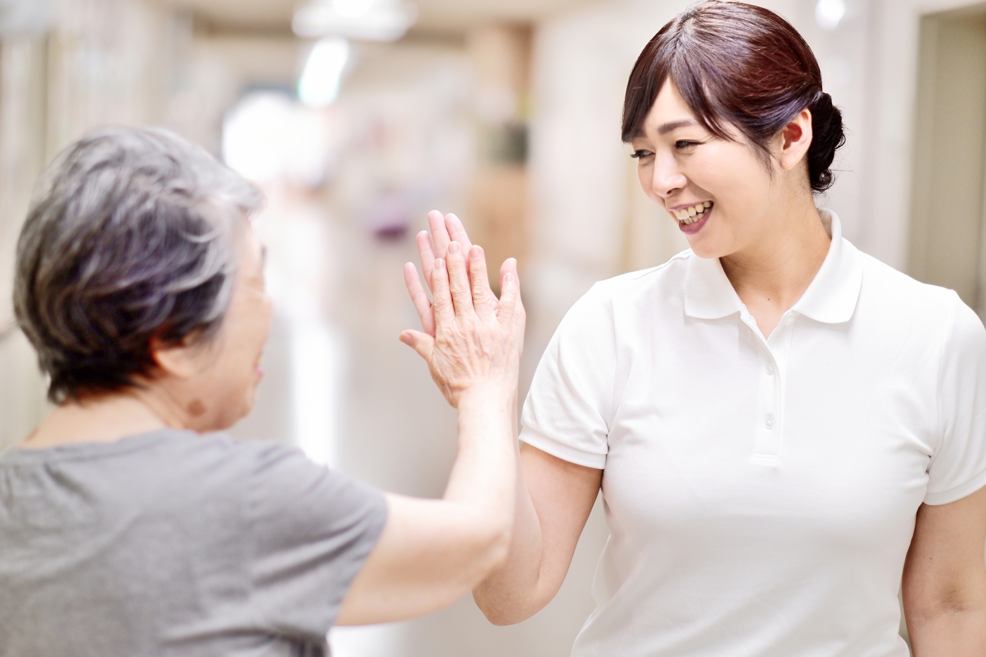 株式会社まんてんでは、富山県中新川郡立山町を拠点にデイサービス、訪問介護、ヘルパーステーション、居宅介護支援事業所、サービス付き高齢者向け住宅などの福祉サービスを展開しています。